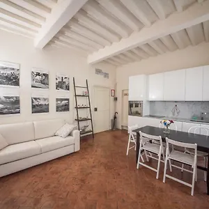 Apartment I Priori, Volterra